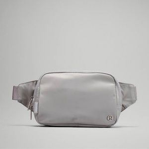 🤍One Left!🤍LARGE Lululemon Everywhere Belt Bag-Sliver Drop